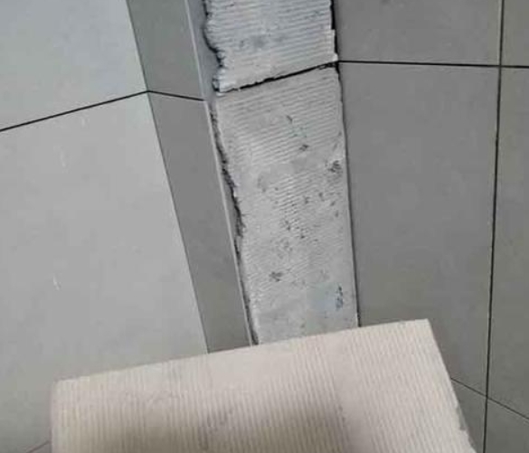 兴宁瓷砖空鼓维修公司分享下厨房瓷砖脱落的补救措施。